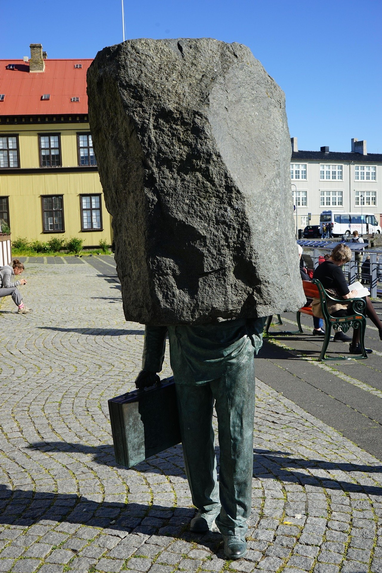 sculpture-905068_1920